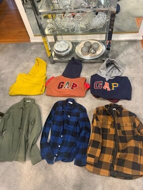 Lot Of 6 Boys Hoodies (3) Button Ups Longsleeve (2) Lightweight Jacket (1)